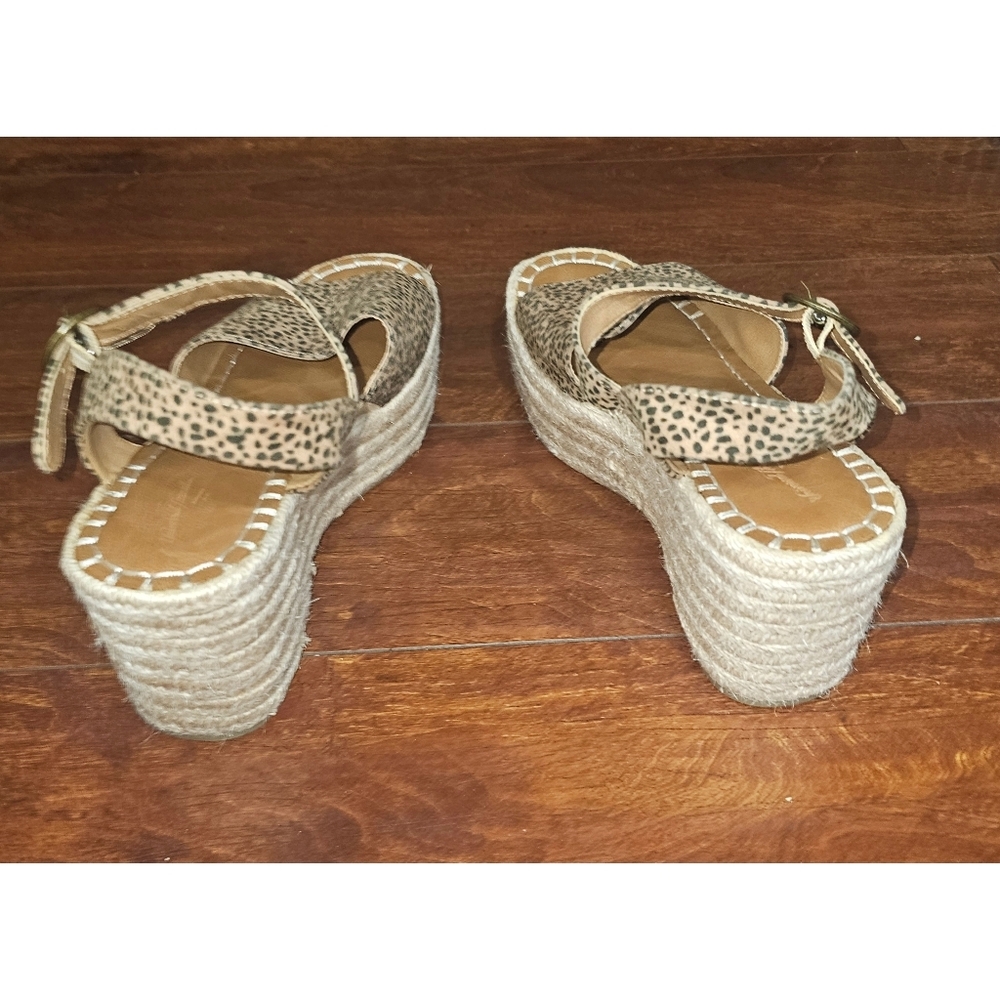 Universal Thread Women's Leopard Chic Espadrille Wedge Platform Sandal, size 9.5 - Picture 4 of 4